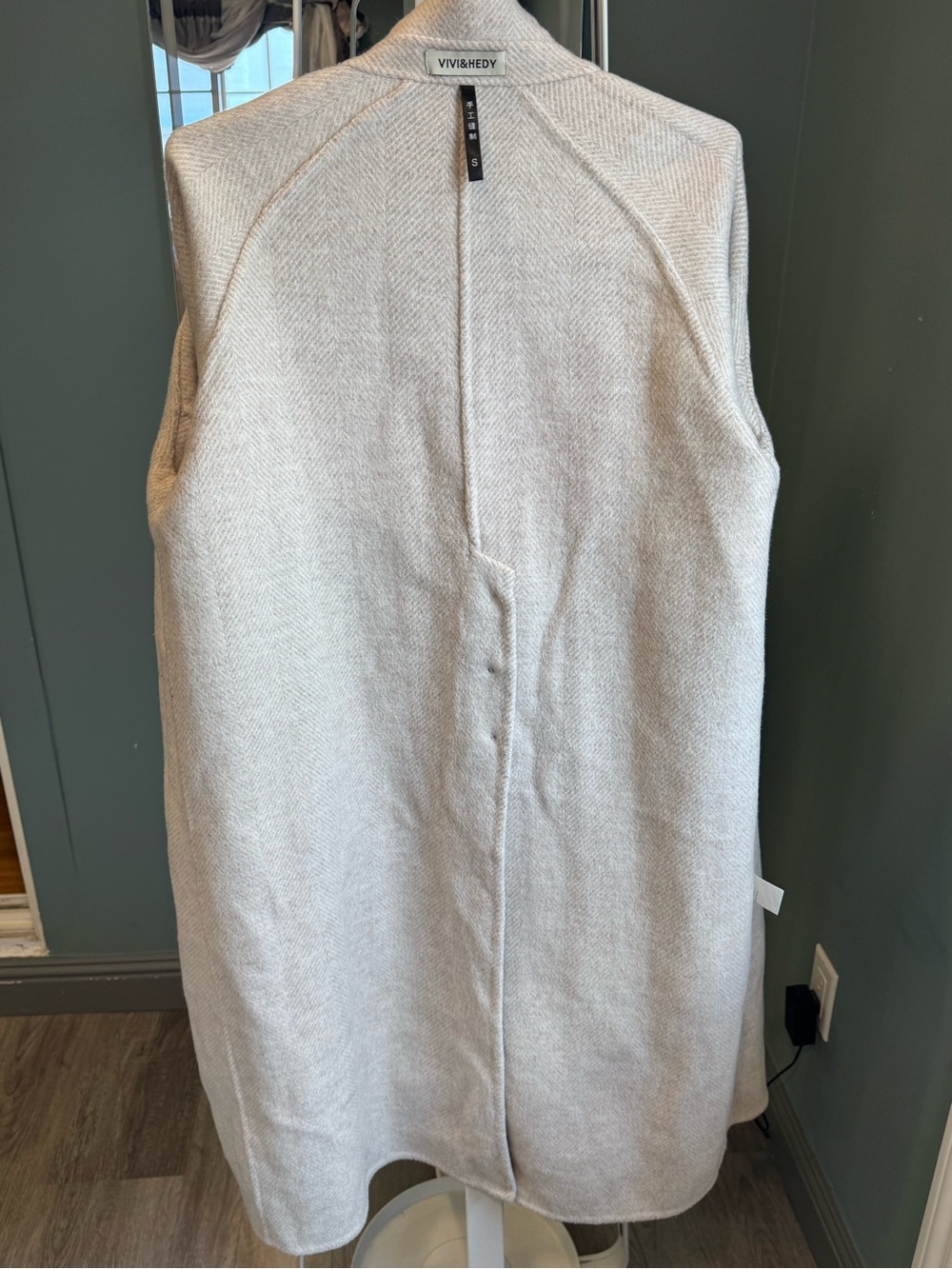 100% Wool Long Beige Coat Quiet Luxury Minimalist - Picture 6 of 7